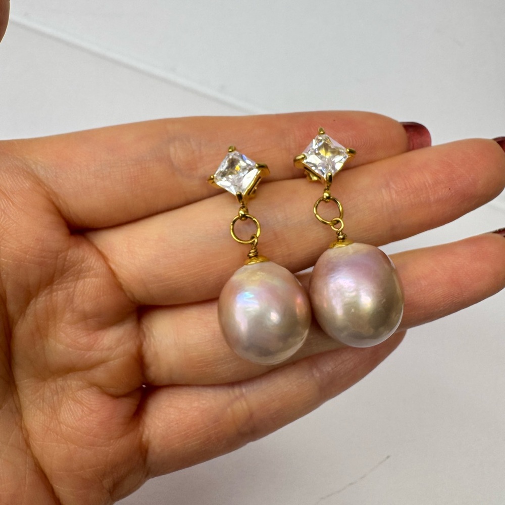 Elegant Gold and Pearl Drop Earrings